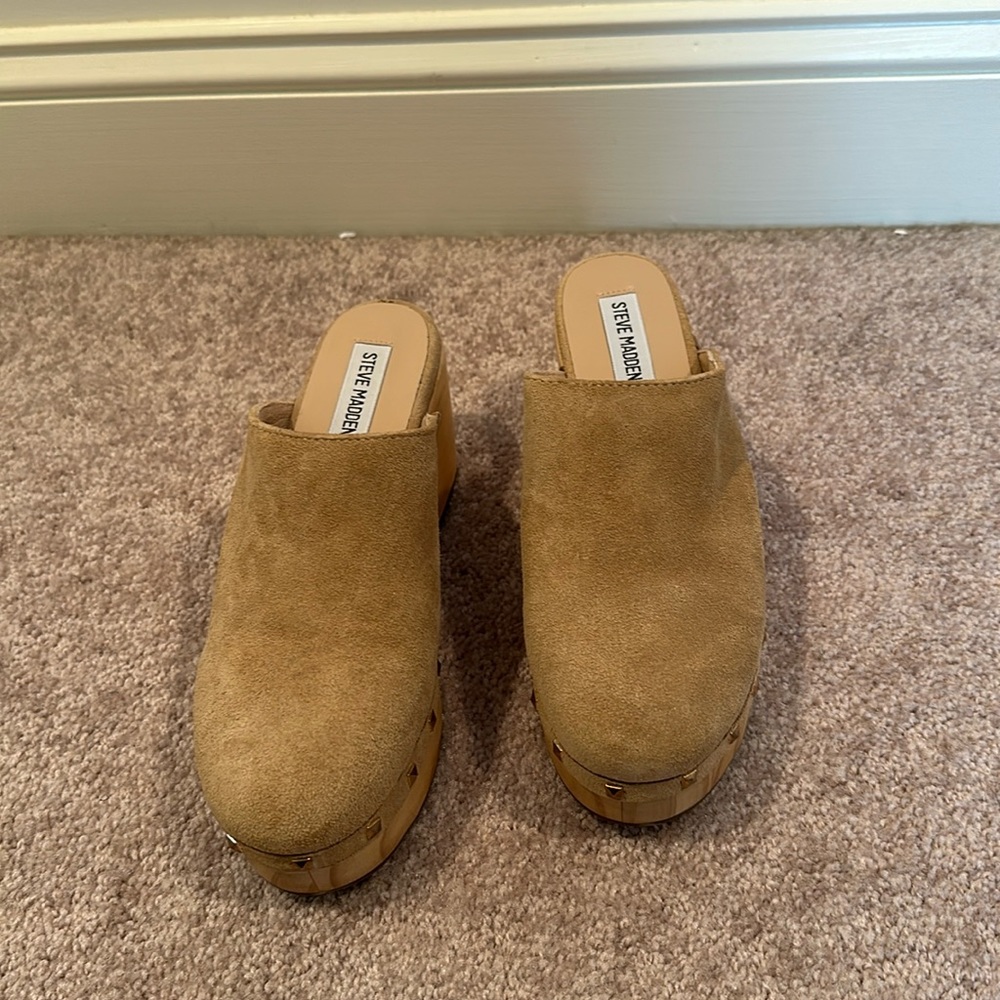 Women’s suede clogs